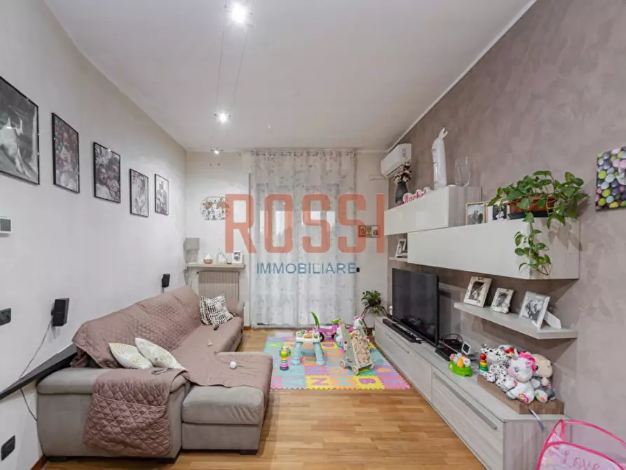 Immagine 5 di Appartamento in vendita  in Via Ugo Foscolo a Lesmo