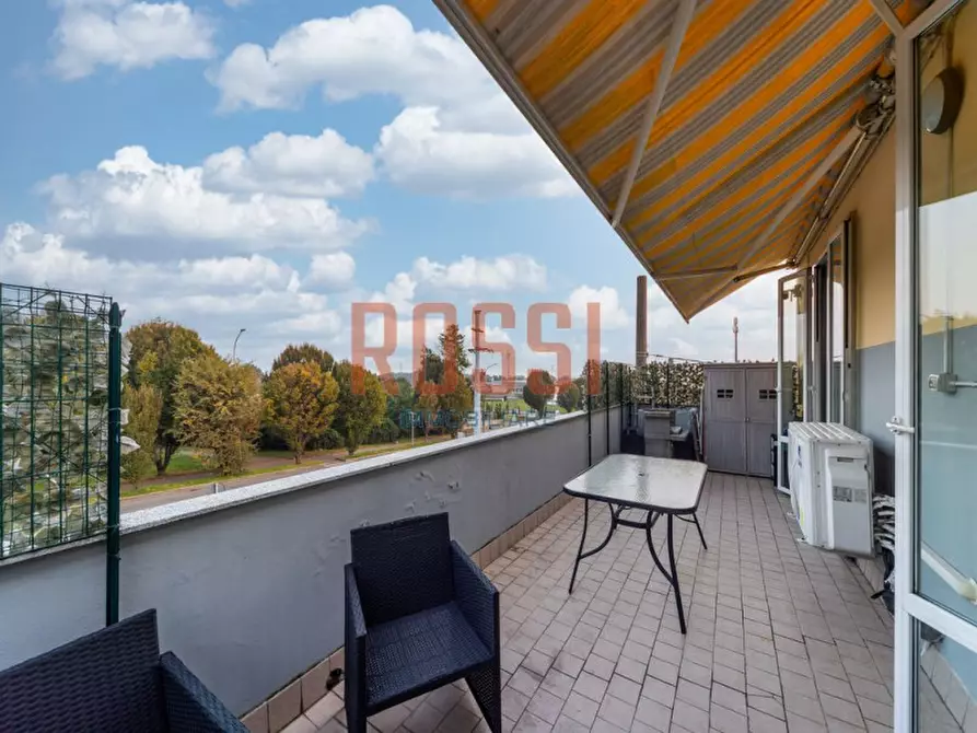 Immagine 9 di Appartamento in vendita  in Via Ugo Foscolo a Lesmo