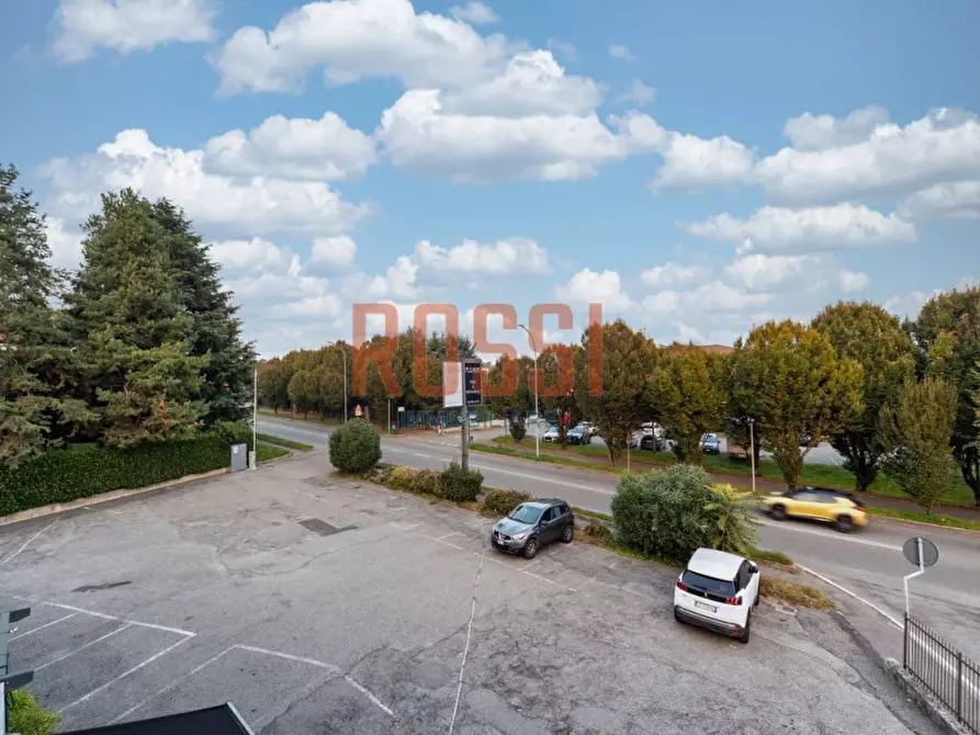 Immagine 10 di Appartamento in vendita  in Via Ugo Foscolo a Lesmo