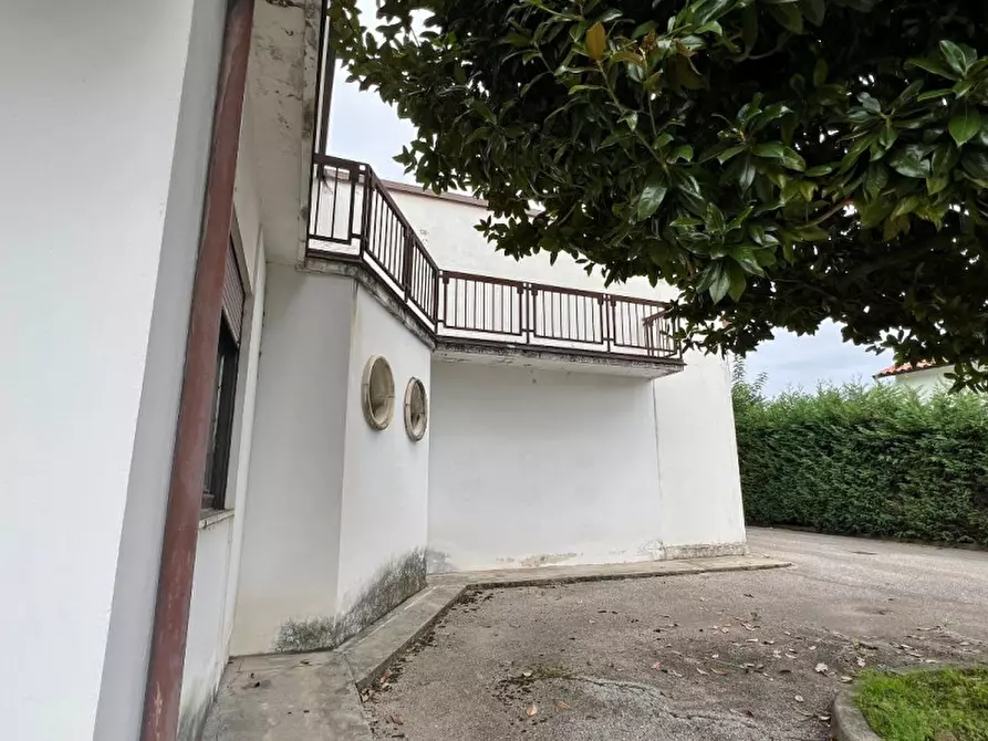 Immagine 3 di Laboratorio in vendita  in Via Martiri della Libertà a Malo