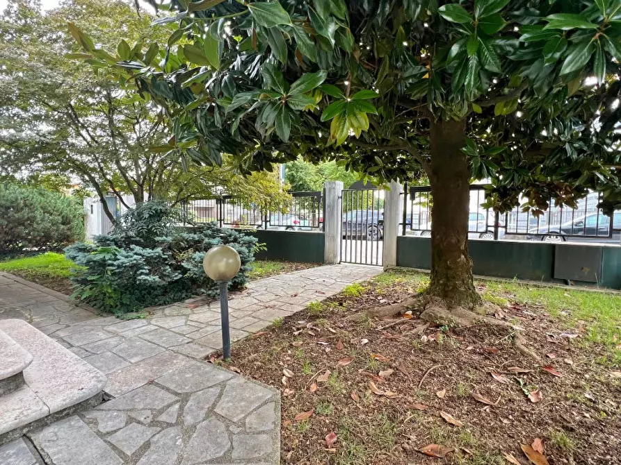 Immagine 8 di Laboratorio in vendita  in Via Martiri della Libertà a Malo