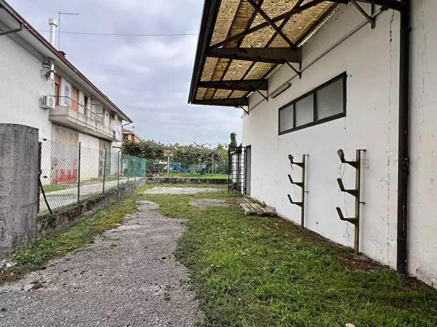 Immagine 10 di Laboratorio in vendita  in Via Martiri della Libertà a Malo