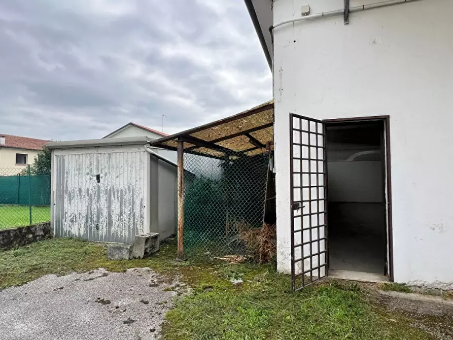 Immagine 11 di Laboratorio in vendita  in Via Martiri della Libertà a Malo