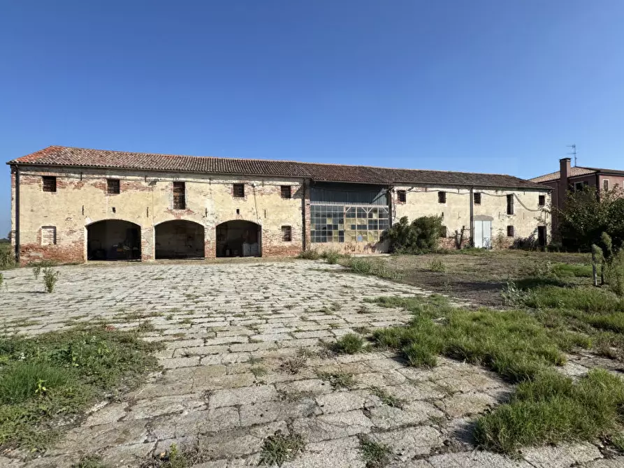 Immagine 2 di Rustico / casale in vendita  in Via Leonardo da Vinci a Cona