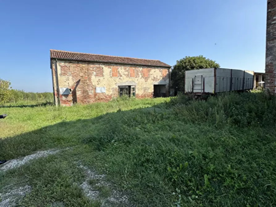 Immagine 8 di Rustico / casale in vendita  in Via Leonardo da Vinci a Cona
