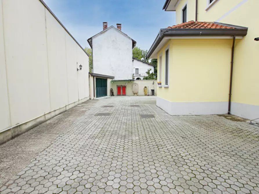 Immagine 29 di Villa in vendita  in via ninnella a Vernate