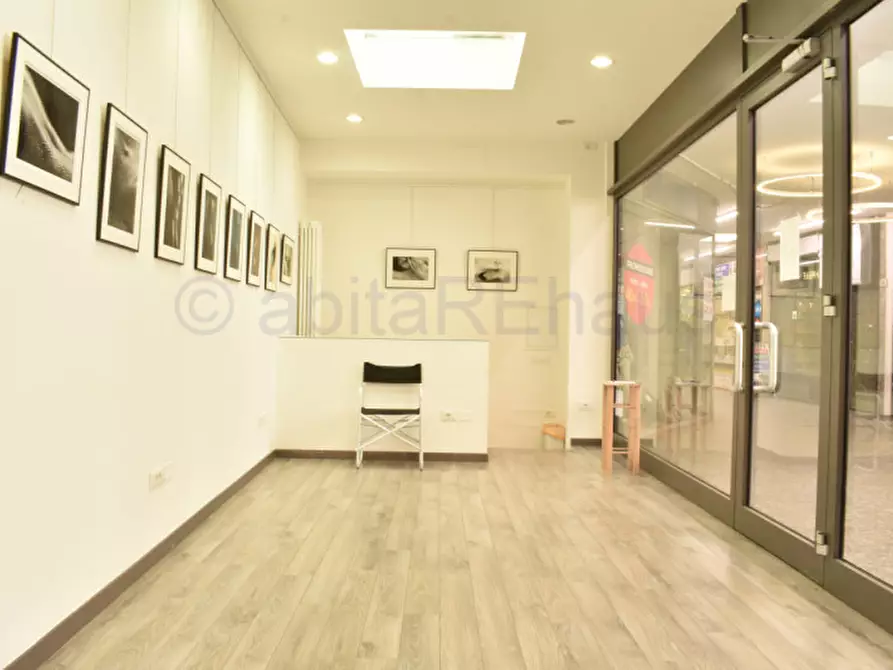 Immagine 1 di Negozio in affitto  in Galleria Sernesi a Bolzano