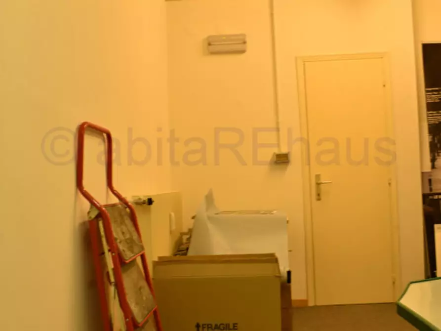 Immagine 8 di Negozio in affitto  in Galleria Sernesi a Bolzano