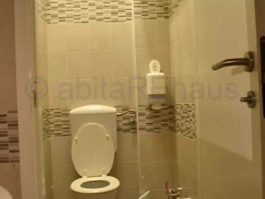 Immagine 14 di Negozio in affitto  in Galleria Sernesi a Bolzano