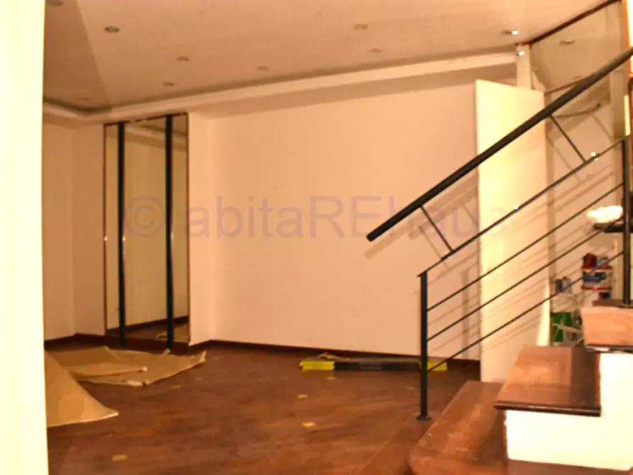 Immagine 15 di Negozio in affitto  in Galleria Sernesi a Bolzano