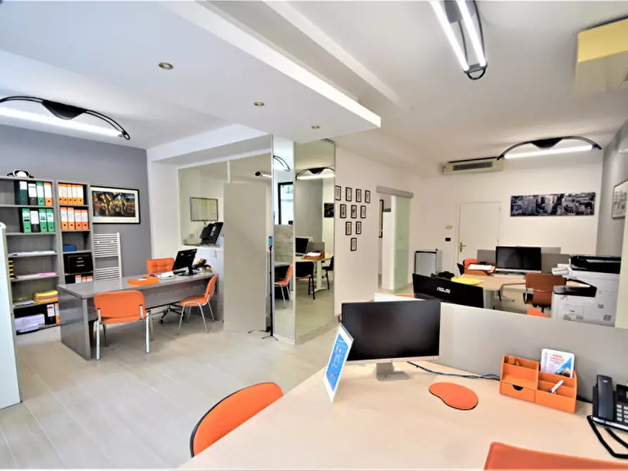 Immagine 3 di Negozio in vendita  in via tevere 5 a Venezia