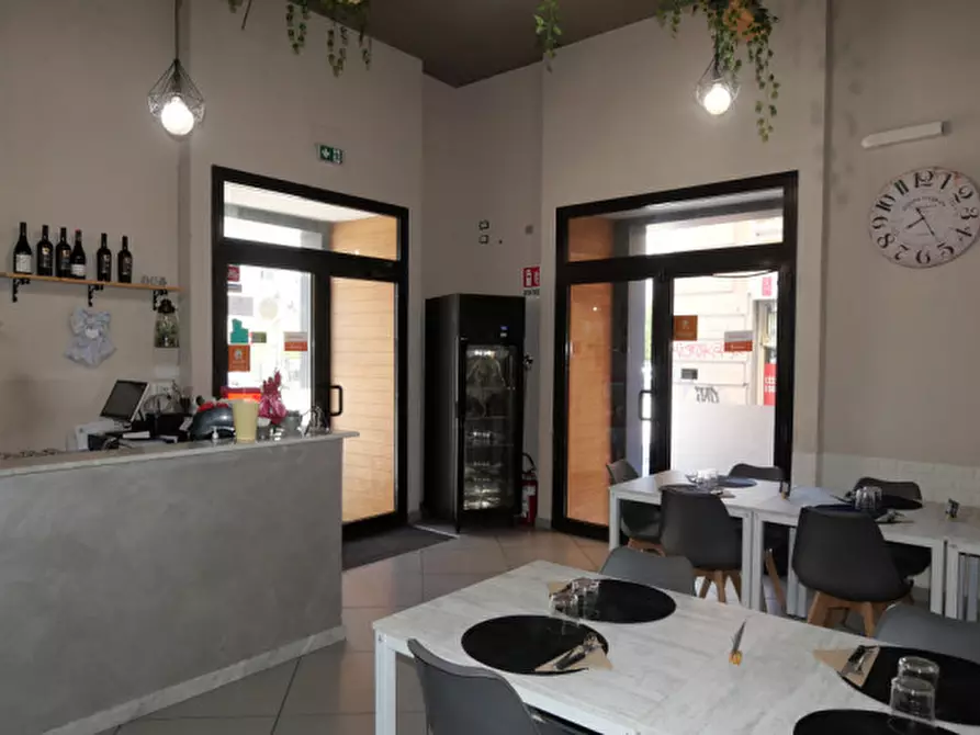 Immagine 1 di Attività commerciale in vendita  in Viale Gabriele D'Annunzio a Pescara