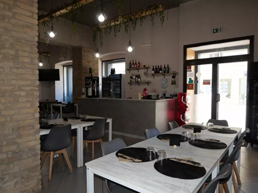 Immagine 14 di Attività commerciale in vendita  in Viale Gabriele D'Annunzio a Pescara