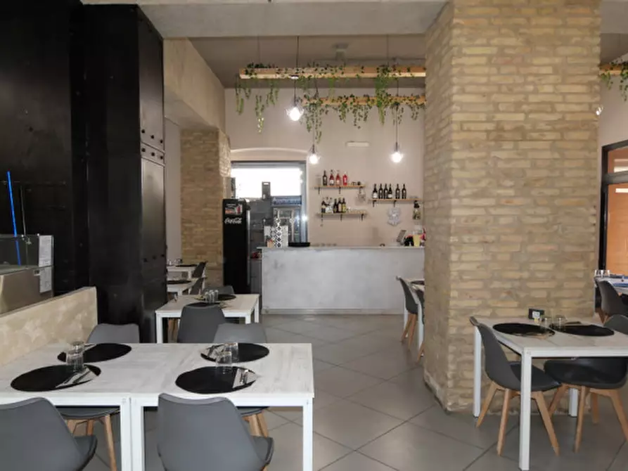 Immagine 15 di Attività commerciale in vendita  in Viale Gabriele D'Annunzio a Pescara