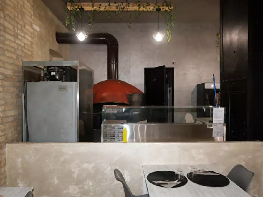 Immagine 17 di Attività commerciale in vendita  in Viale Gabriele D'Annunzio a Pescara