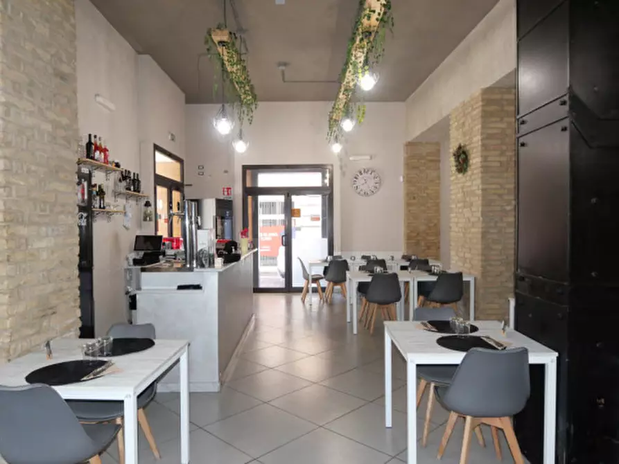 Immagine 5 di Attività commerciale in vendita  in Viale Gabriele D'Annunzio a Pescara