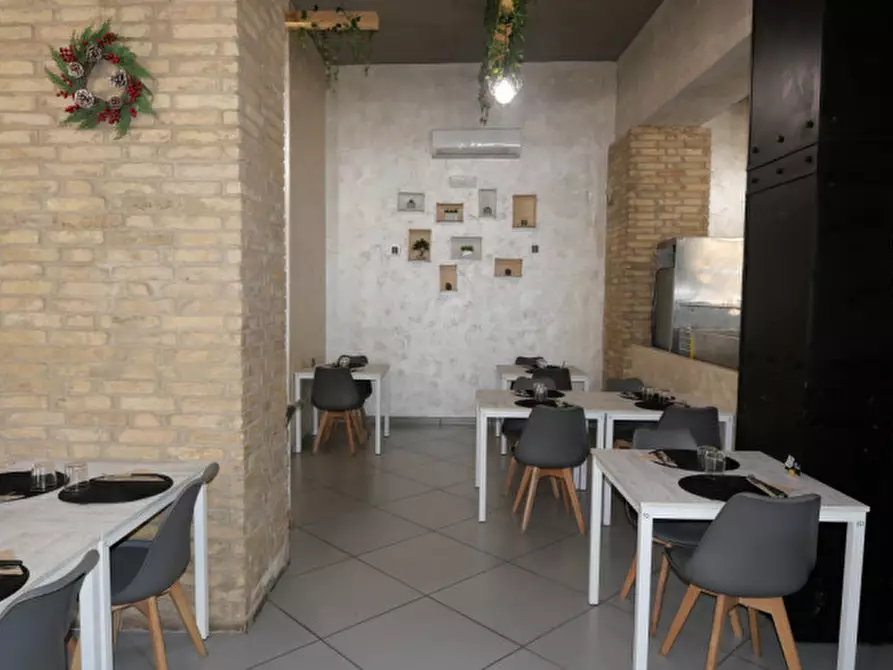 Immagine 8 di Attività commerciale in vendita  in Viale Gabriele D'Annunzio a Pescara