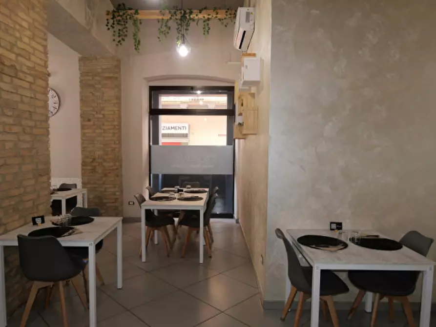 Immagine 15 di Attività commerciale in vendita  in Viale Gabriele D'Annunzio a Pescara