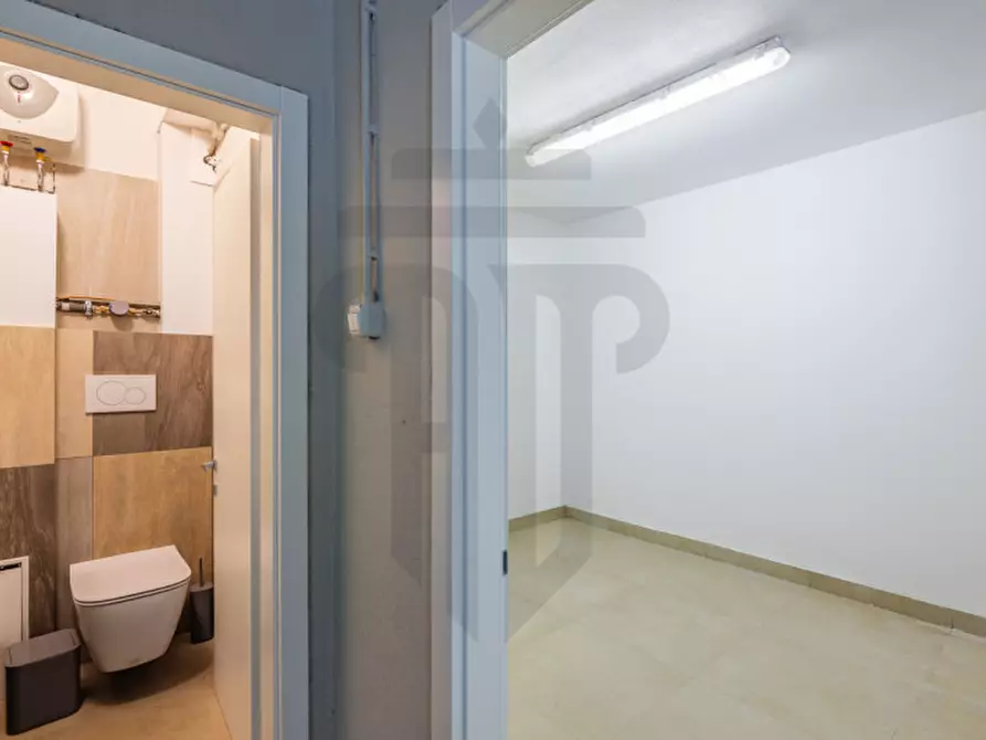 Immagine 9 di Magazzino in vendita  in Via Milano a Bolzano