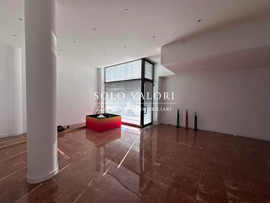 Immagine 1 di Negozio in affitto  a Castelfranco Veneto