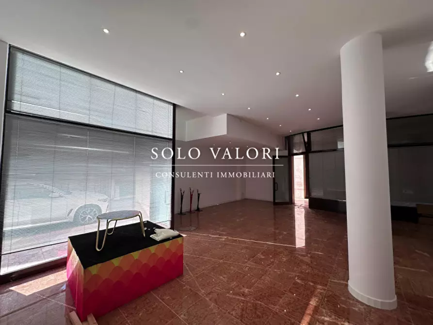 Immagine 2 di Negozio in affitto  a Castelfranco Veneto