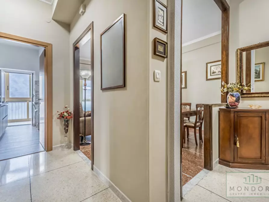 Immagine 8 di Appartamento in vendita  in Via Sante Bargellini a Roma