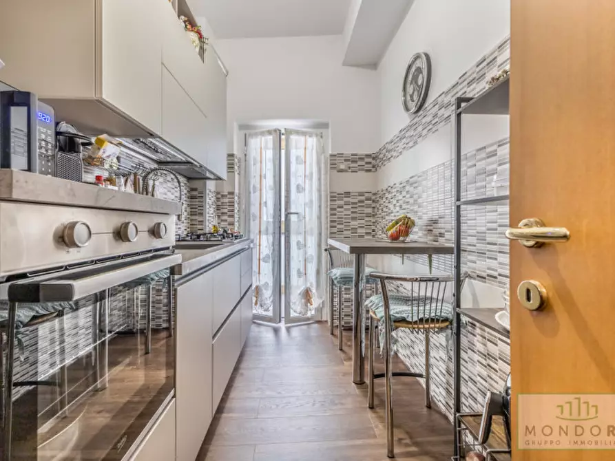 Immagine 9 di Appartamento in vendita  in Via Sante Bargellini a Roma