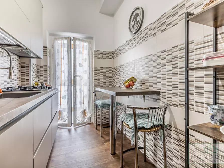 Immagine 10 di Appartamento in vendita  in Via Sante Bargellini a Roma