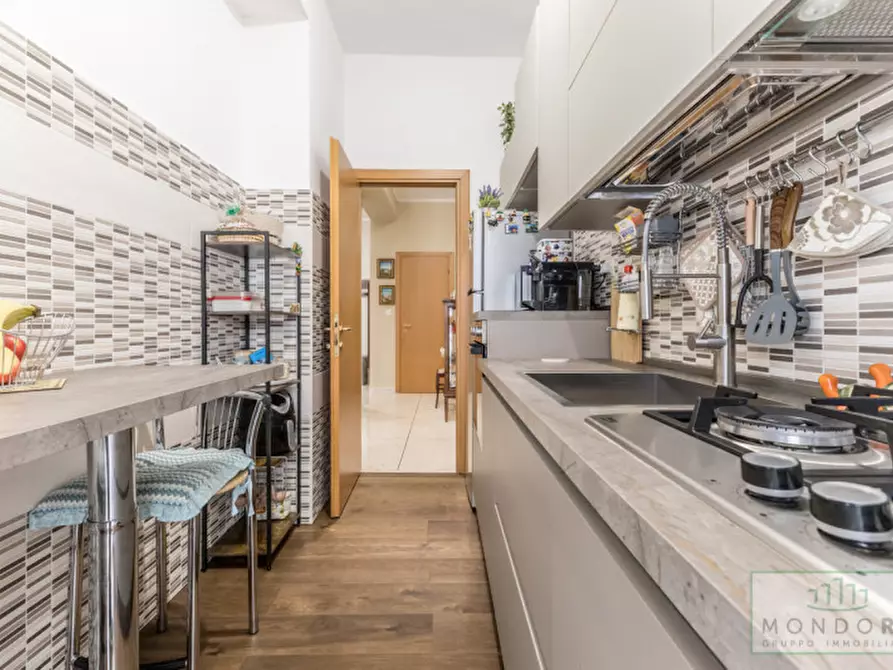 Immagine 11 di Appartamento in vendita  in Via Sante Bargellini a Roma