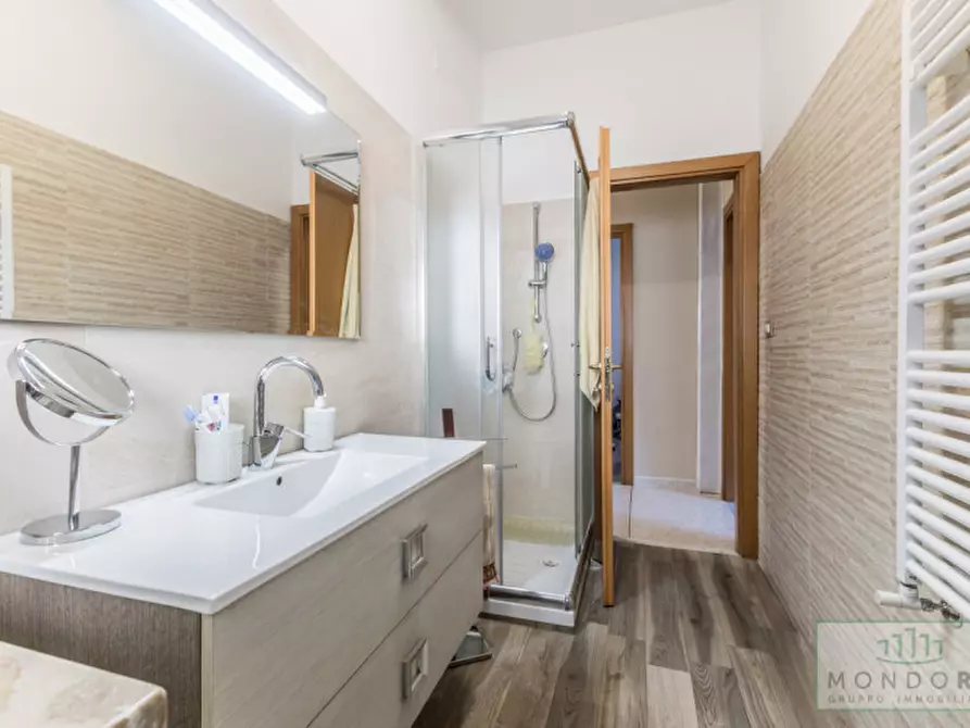 Immagine 13 di Appartamento in vendita  in Via Sante Bargellini a Roma