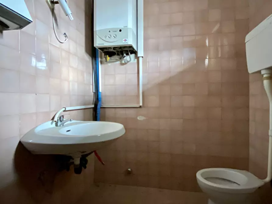 Immagine 5 di Negozio in vendita  in Viale Milano, 114 a Vicenza