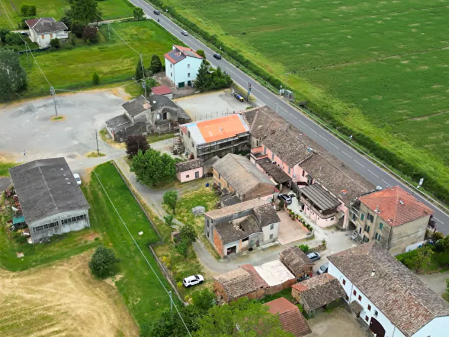 Immagine 1 di Attività commerciale in vendita  in via Colorno a Parma