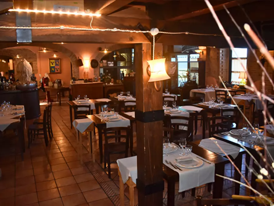 Immagine 13 di Attività commerciale in vendita  in via Colorno a Parma