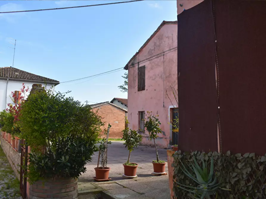 Immagine 29 di Attività commerciale in vendita  in via Colorno a Parma