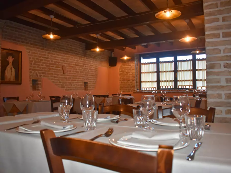 Immagine 31 di Attività commerciale in vendita  in via Colorno a Parma