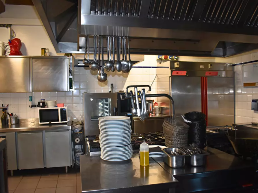 Immagine 35 di Attività commerciale in vendita  in via Colorno a Parma