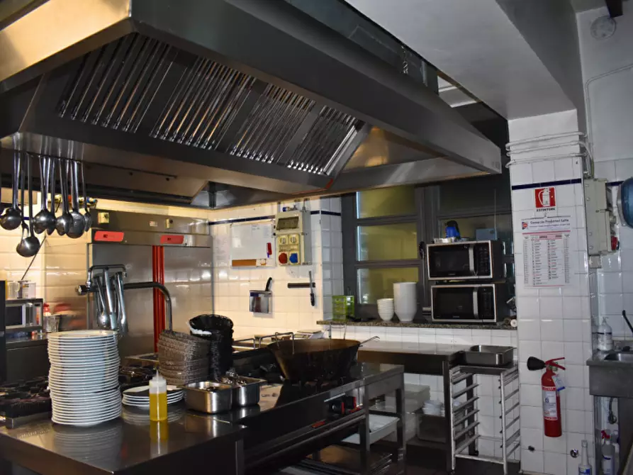 Immagine 36 di Attività commerciale in vendita  in via Colorno a Parma