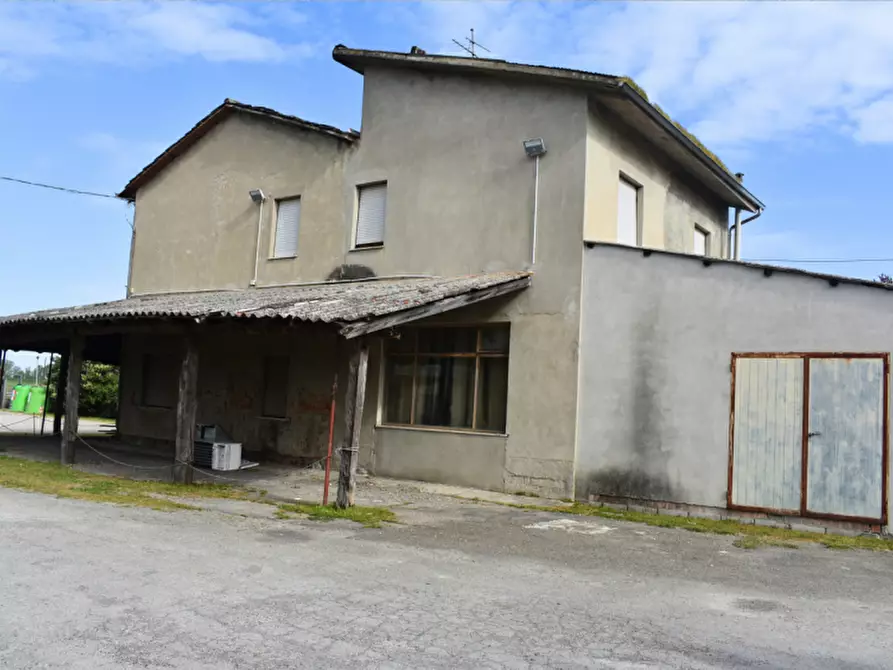 Immagine 37 di Attività commerciale in vendita  in via Colorno a Parma