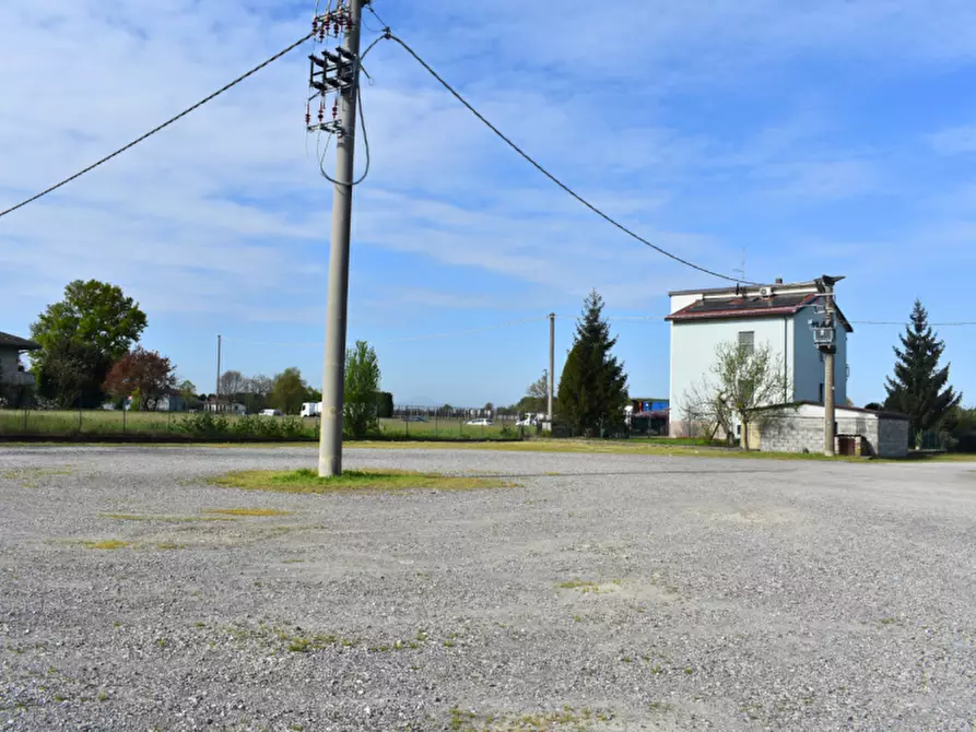 Immagine 40 di Attività commerciale in vendita  in via Colorno a Parma