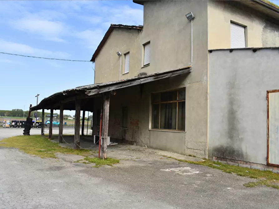 Immagine 47 di Attività commerciale in vendita  in via Colorno a Parma