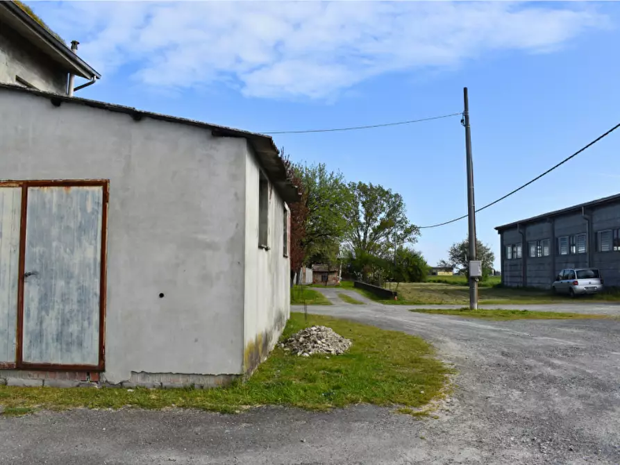 Immagine 48 di Attività commerciale in vendita  in via Colorno a Parma