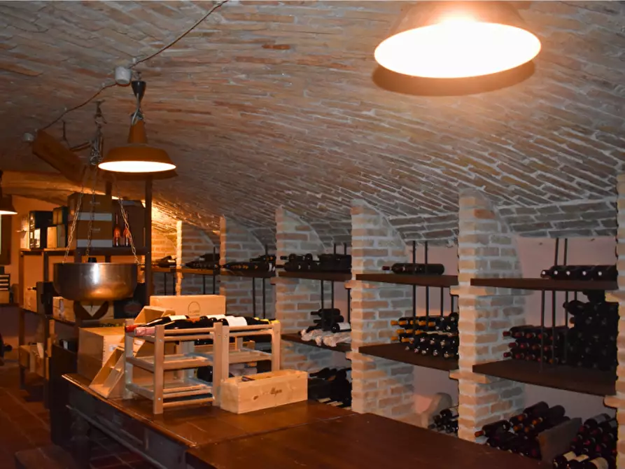 Immagine 60 di Attività commerciale in vendita  in via Colorno a Parma