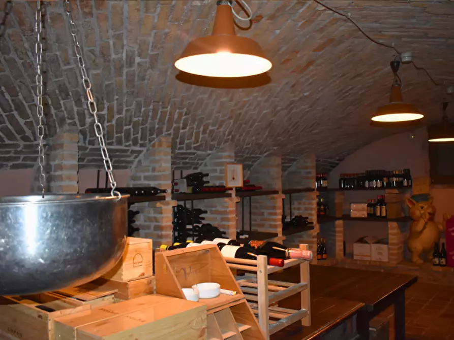 Immagine 62 di Attività commerciale in vendita  in via Colorno a Parma