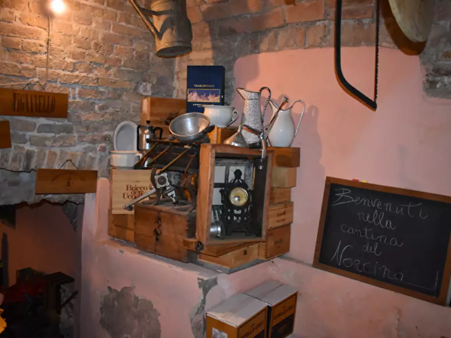 Immagine 64 di Attività commerciale in vendita  in via Colorno a Parma