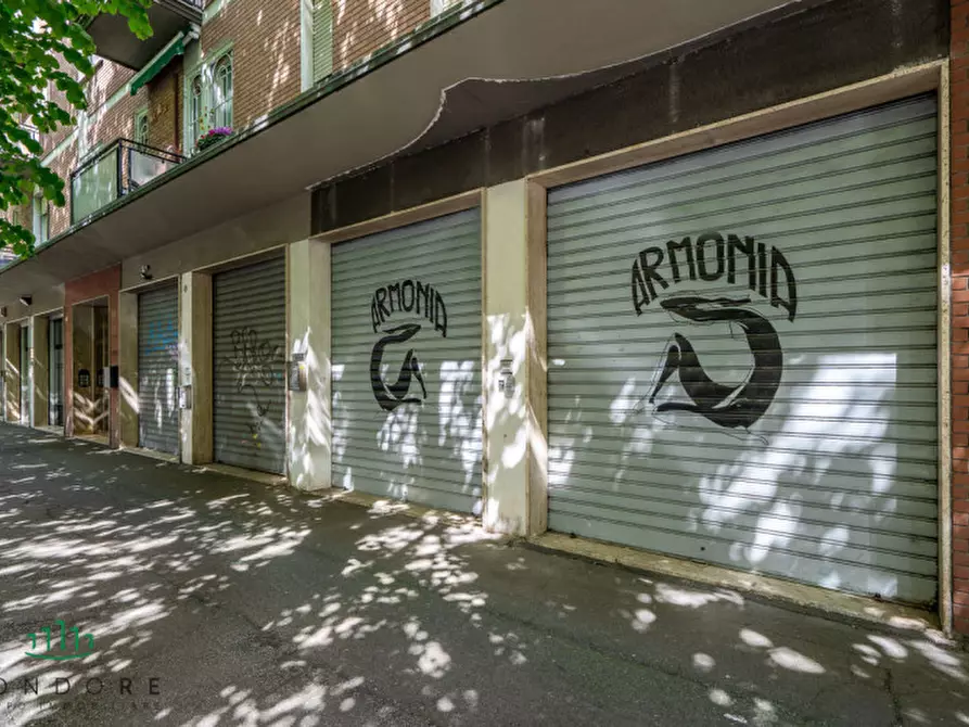 Immagine 2 di Negozio in vendita  in via Camillo Procaccini a Bologna