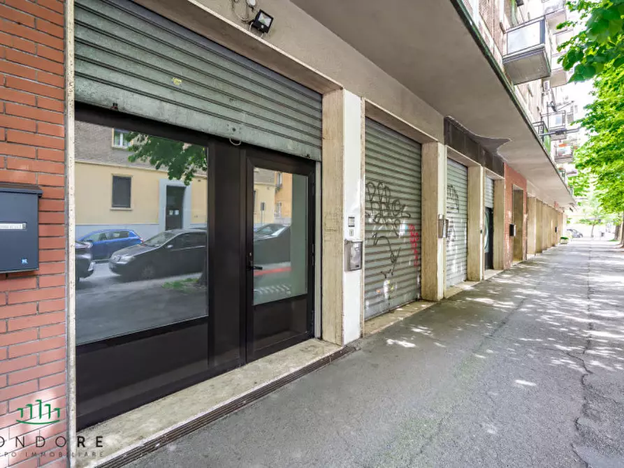 Immagine 4 di Negozio in vendita  in via Camillo Procaccini a Bologna