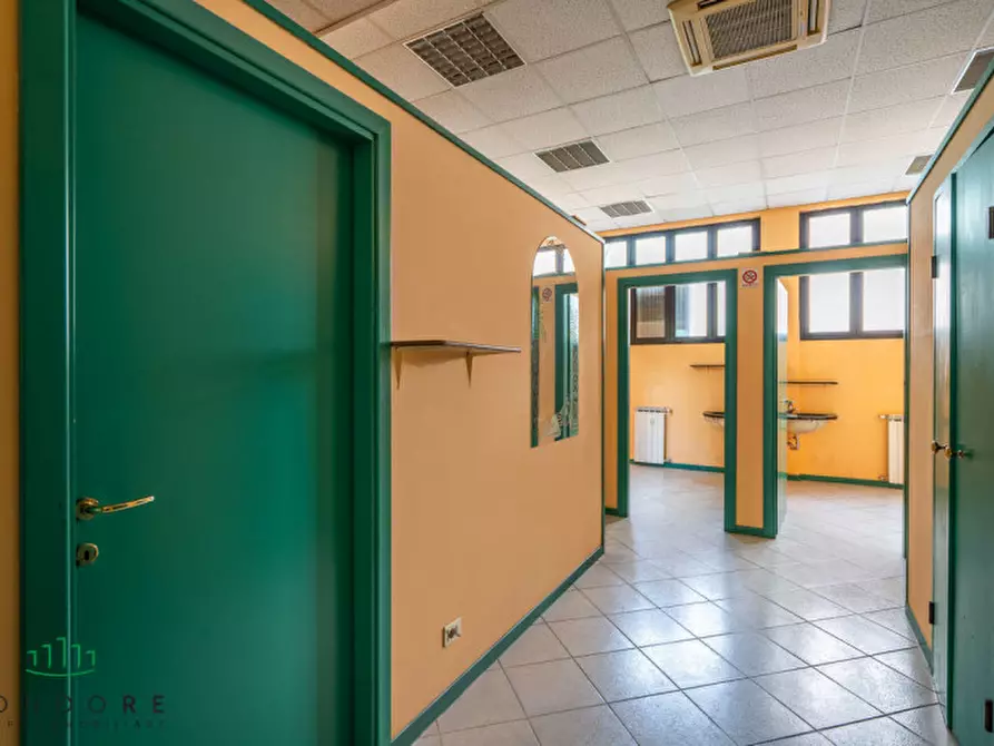 Immagine 5 di Negozio in vendita  in via Camillo Procaccini a Bologna