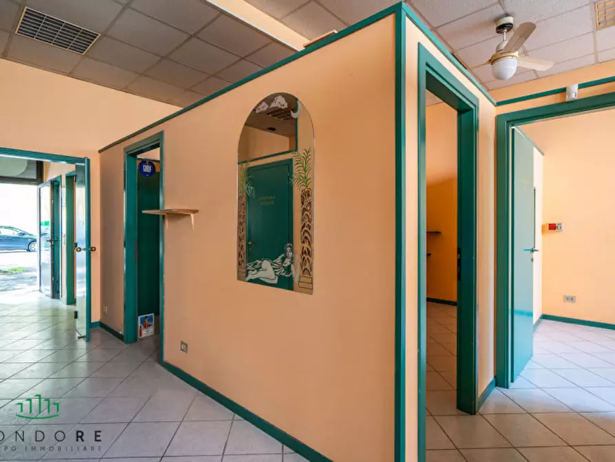 Immagine 6 di Negozio in vendita  in via Camillo Procaccini a Bologna