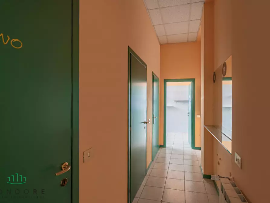 Immagine 9 di Negozio in vendita  in via Camillo Procaccini a Bologna