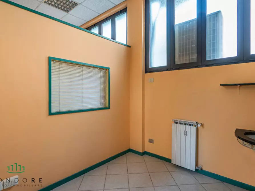 Immagine 10 di Negozio in vendita  in via Camillo Procaccini a Bologna